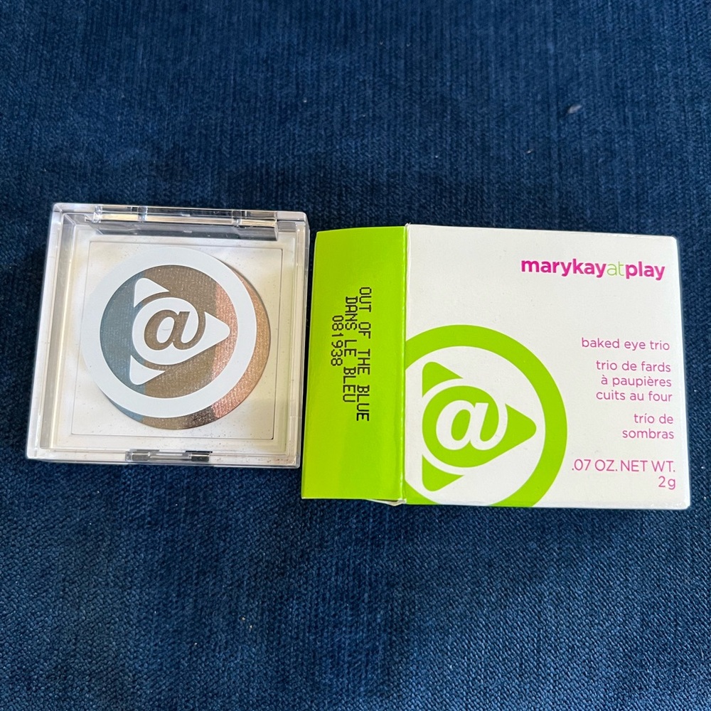 Mary Kay @ Play Baked Eye Trio eyeshadow - Out of the Blue